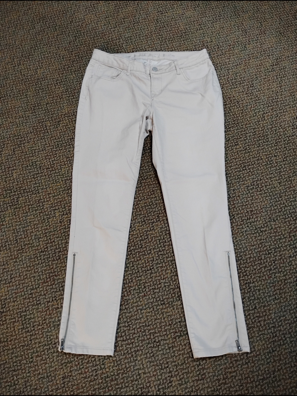 Jennifer Lopez Light Cream Shade/Zipper Hem Skinny Jeans